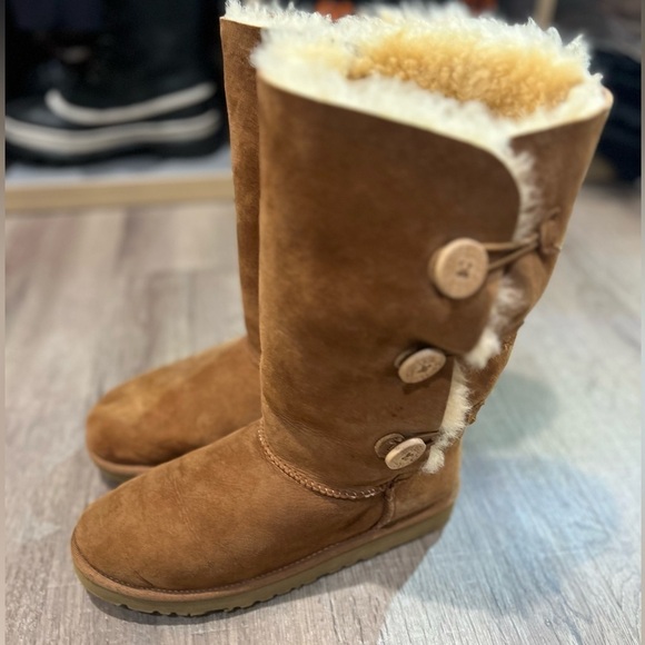 Women’s UGG Size 5 Bailey Boot II Sheepskin Shearling Warm Ankle Boot Winter - Picture 1 of 9